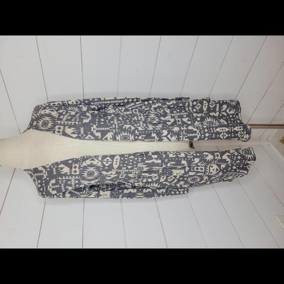 NWOT Heimish USA small grey & cream aztek print long peplum cardigan swester - Picture 1 of 4
